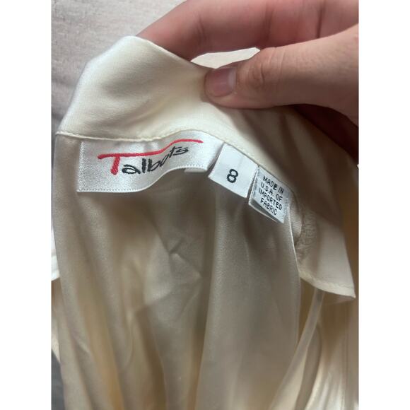 5 White/Cream Button Up Shirts, 4 Talbots, 1 Anne Taylor, Sizes 6-8 - Picture 8 of 10